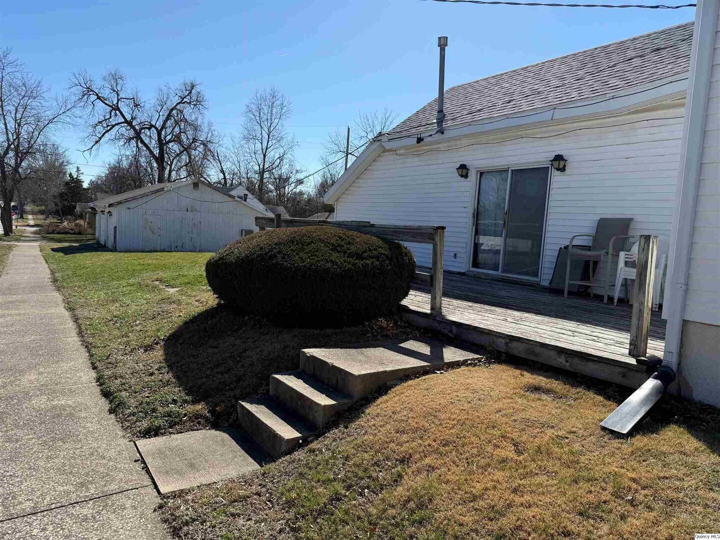 1930 Adams Street Quincy, IL 62301 - Photo 2 of 20