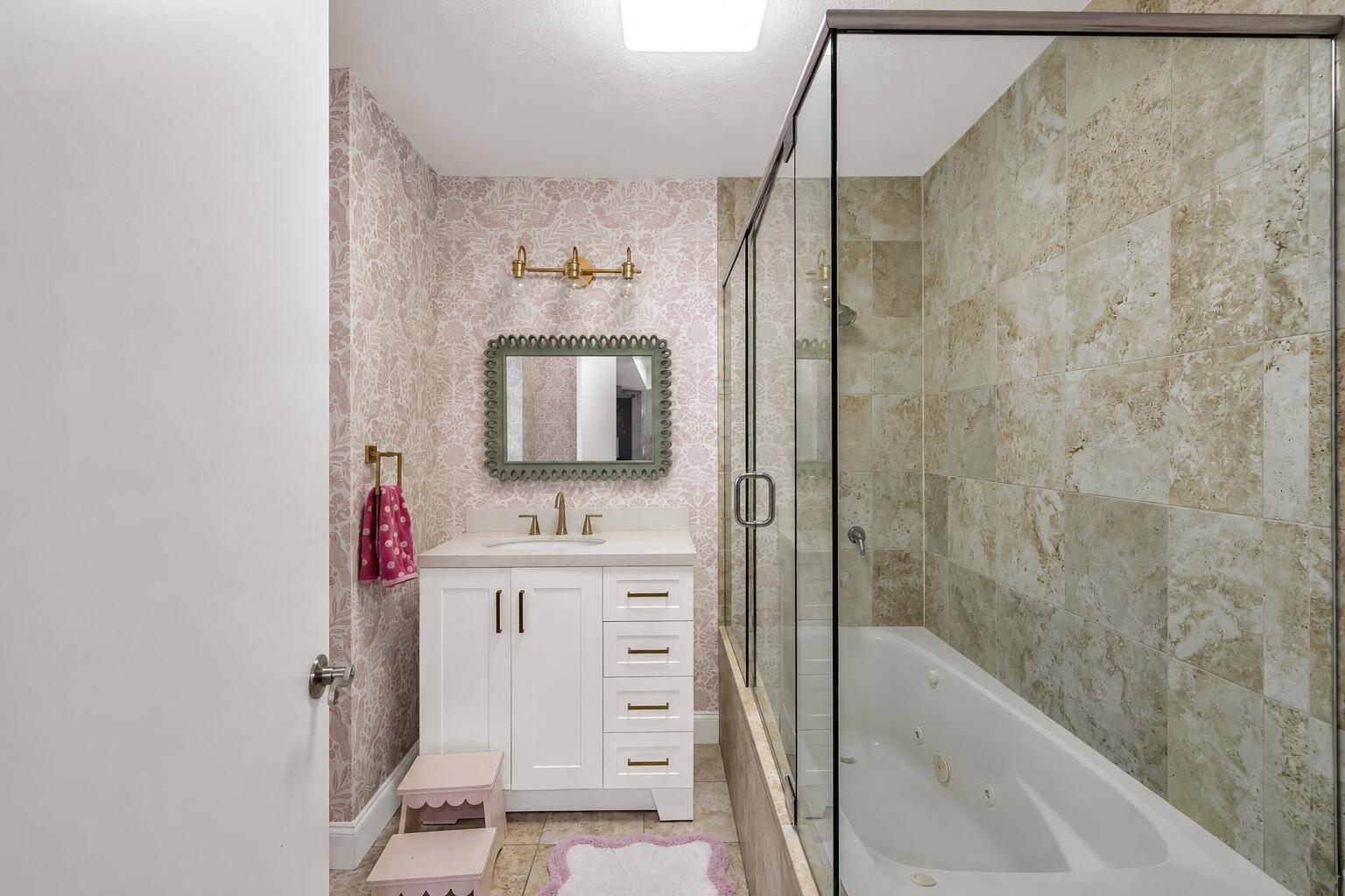 2010 Northeast 32nd Street Lighthouse Point, FL 33064 - Photo 17 of 21 Guest Bath & Bedroom 3