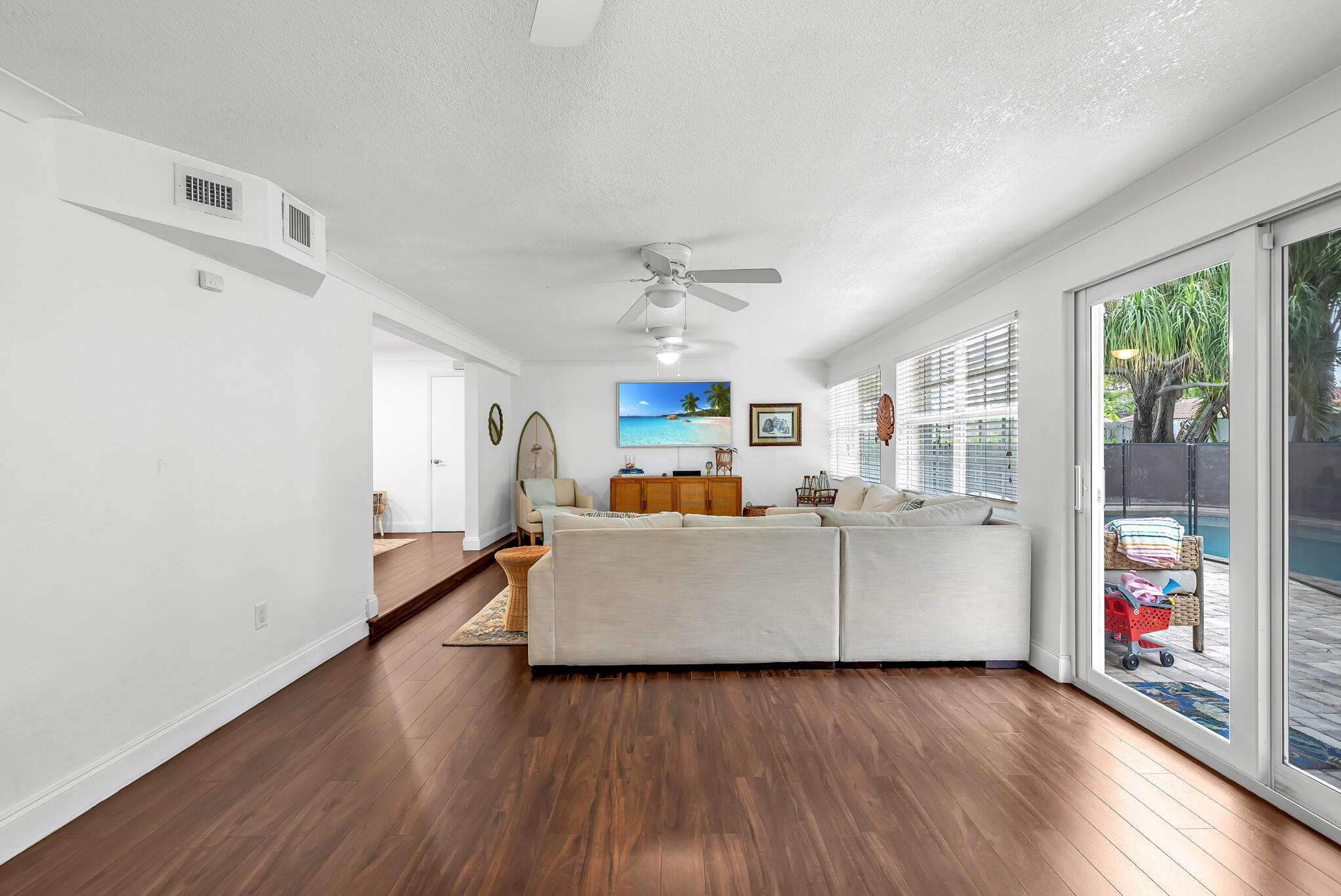 2010 Northeast 32nd Street Lighthouse Point, FL 33064 - Photo 7 of 21 MH-28