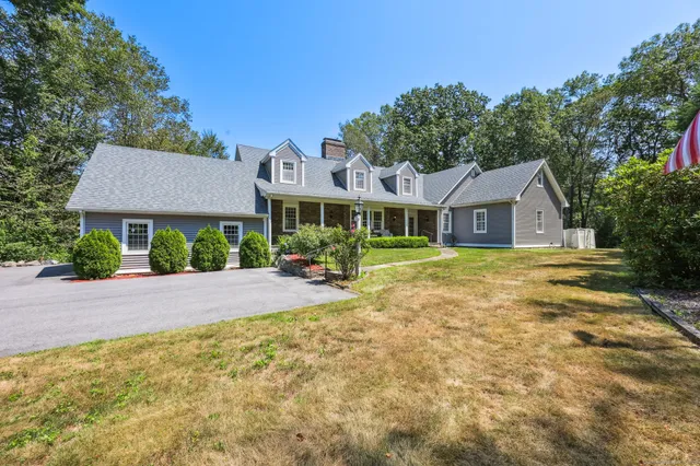 an aerial view of a house having yard