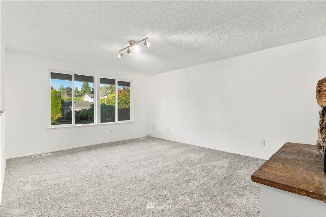 17335 159th Avenue Southeast Renton, WA 98058 - Photo 12 of 35 an empty room with windows
