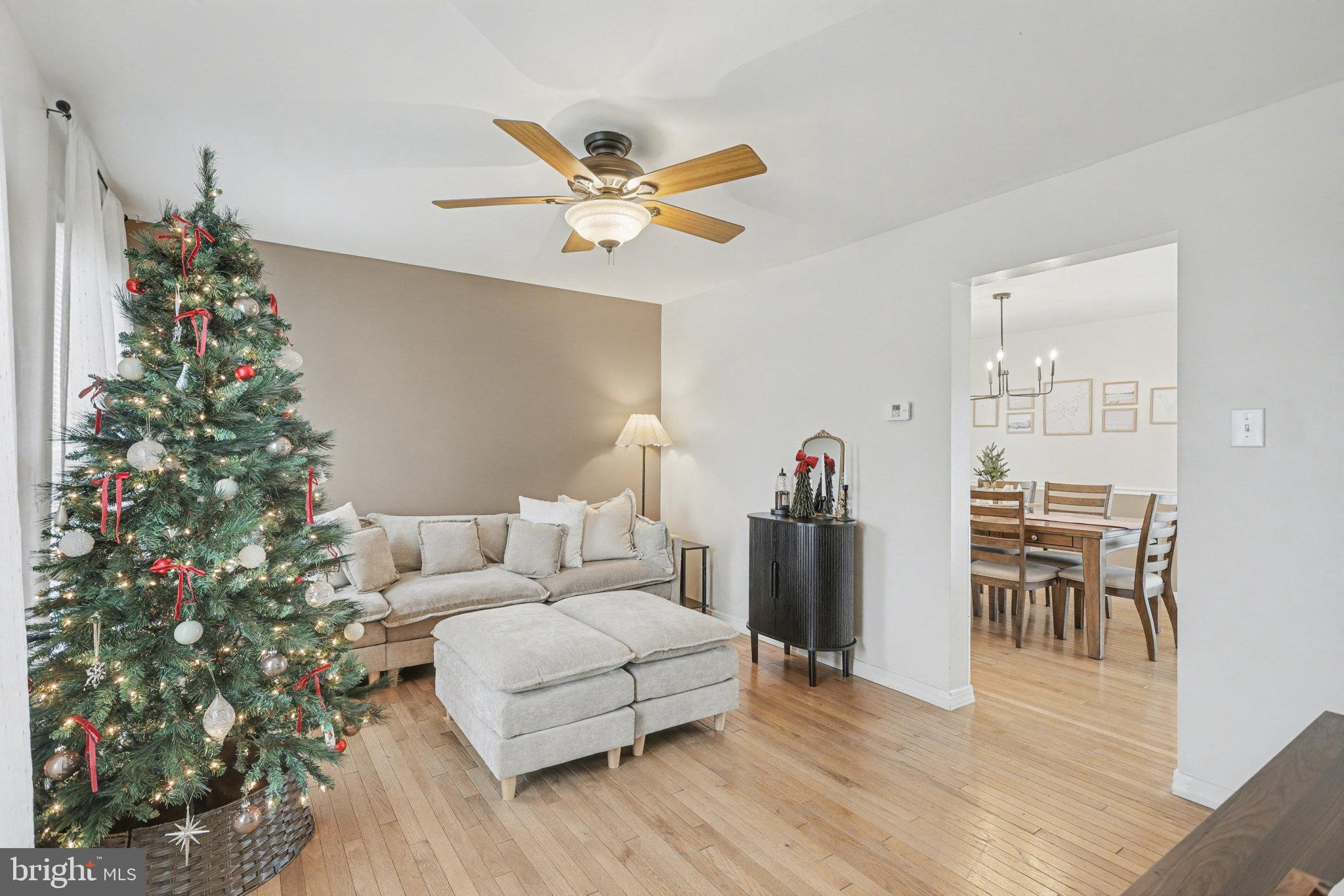 7 Meadow Lane Hanover, PA 17331 - Photo 4 of 31 a living room with furniture and a potted plant