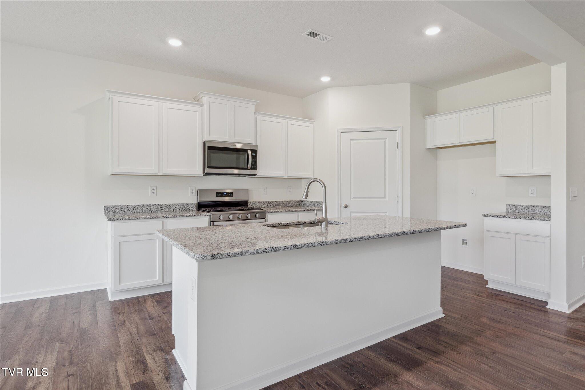 511 Fieldcrest Road Blountville, TN 37617 - Photo 3 of 21 06-IMG_0051
