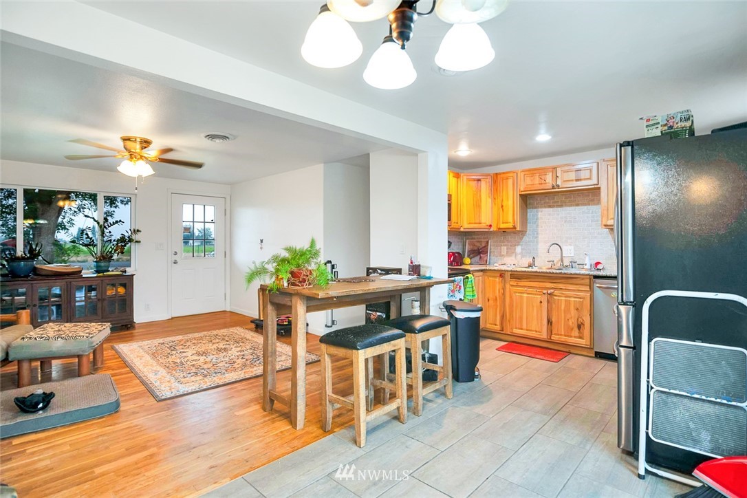 6453 Jonathan Road Northeast Moses Lake, WA 98837 - Photo 4 of 34 Gallery Image 4