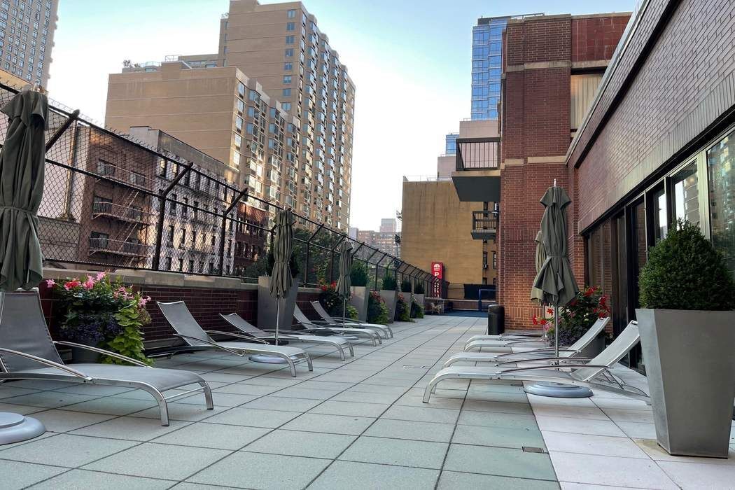 422 East 72nd Street, Unit 33A Manhattan, NY 10021 - Photo 19 of 23