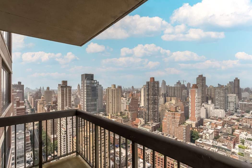422 East 72nd Street, Unit 33A Manhattan, NY 10021 - Photo 2 of 18 a view of a city skyline from a balcony