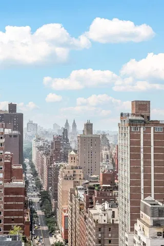 $2,995,000 | 422 East 72nd Street, Unit 33A | Lenox Hill