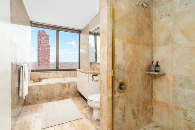 $2,995,000 | 422 East 72nd Street, Unit 33A | Lenox Hill