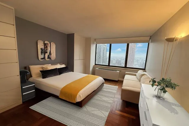 $2,995,000 | 422 East 72nd Street, Unit 33A | Lenox Hill