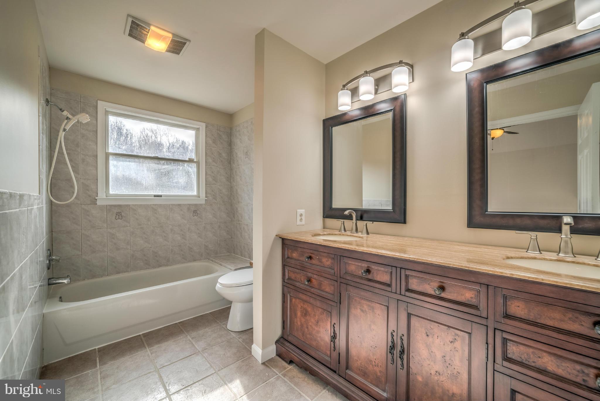 8575 Green Road Warrenton, VA 20187 - Photo 16 of 30 Bath (Master) 2