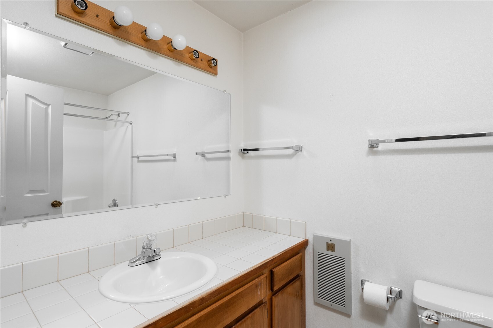 2219 13th Street Anacortes, WA 98221 - Photo 19 of 28