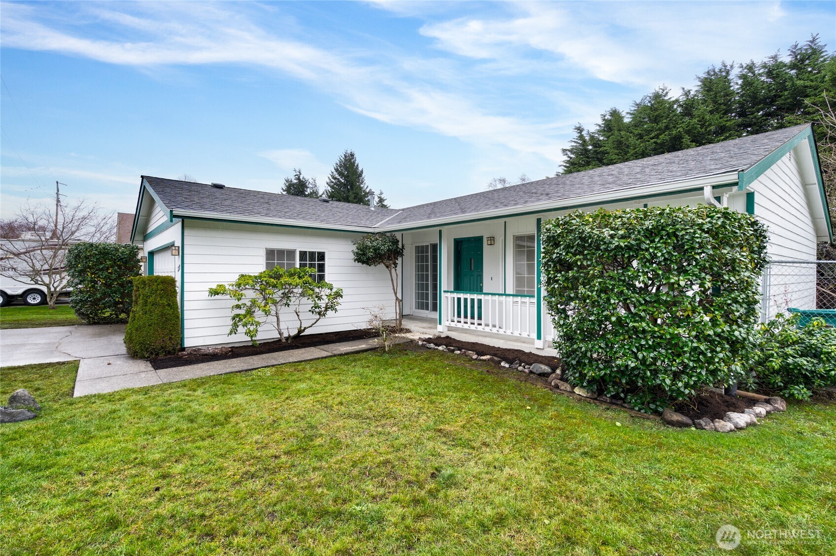 2219 13th Street Anacortes, WA 98221 - Photo 4 of 28