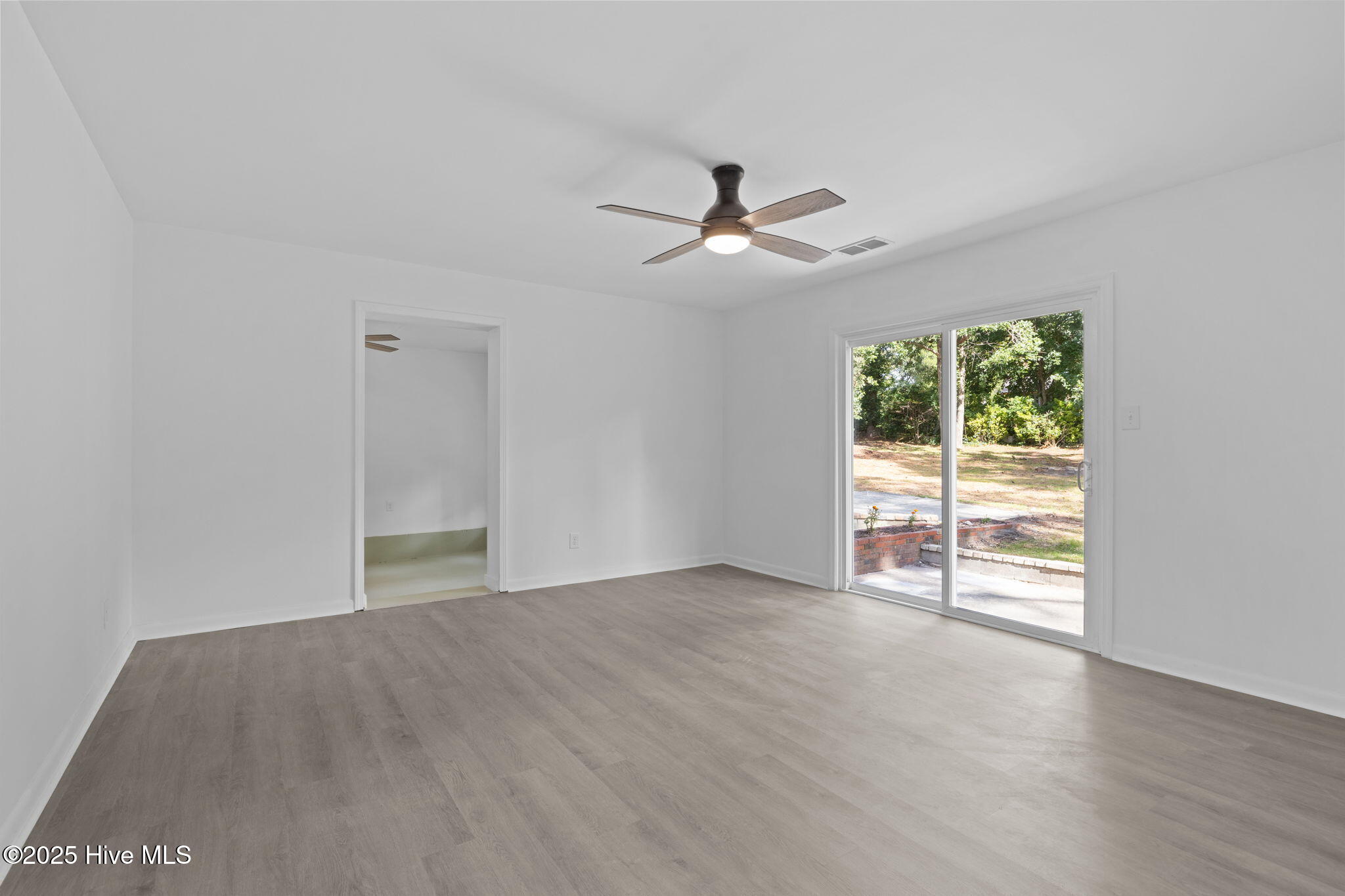 119 Riverside Drive Havelock, NC 28532 - Photo 11 of 41 Living Room