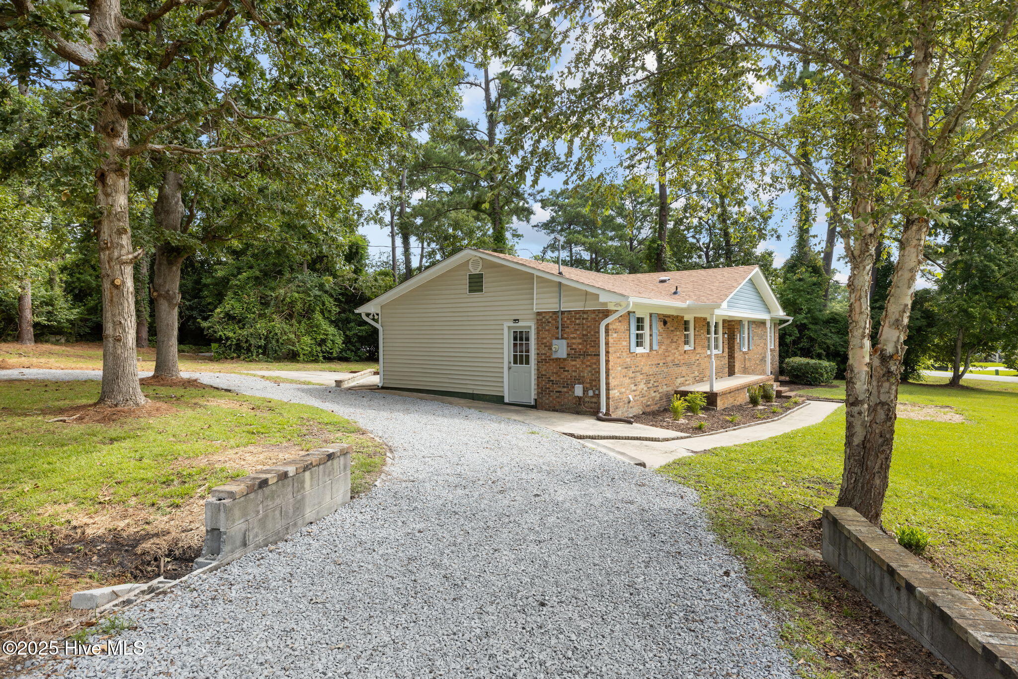 119 Riverside Drive Havelock, NC 28532 - Photo 37 of 41 Circular Driveway