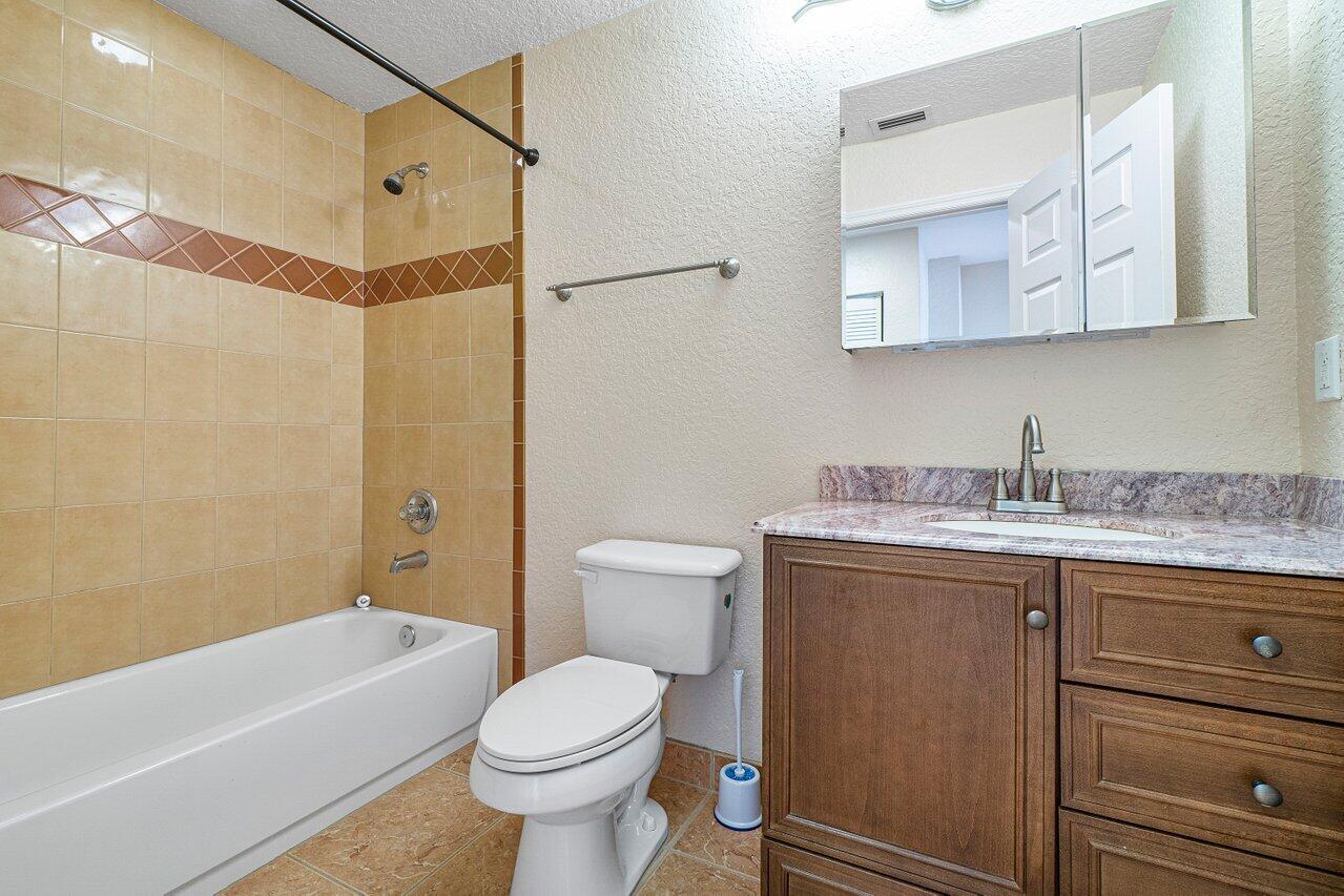 5592 1st Road Lake Worth, FL 33467 - Photo 17 of 22 017-55921stRoad-LakeWorth-FL-33467-SMALL