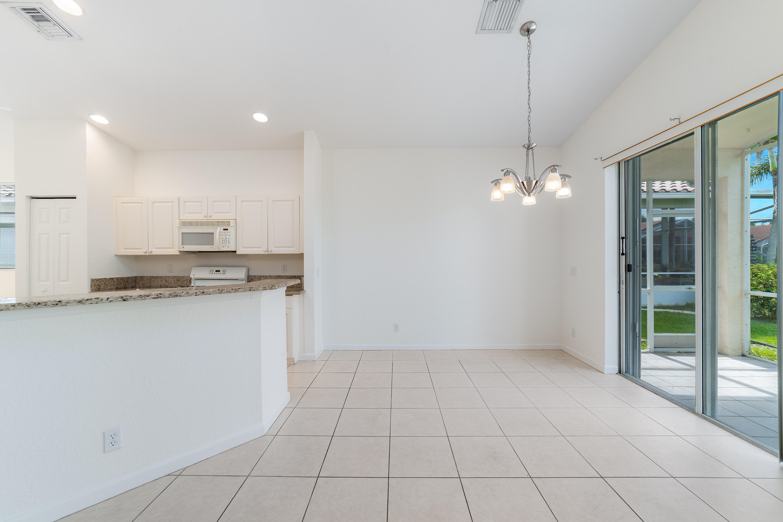352 Springview Loop Port St. Lucie, FL 34986 - Photo 9 of 51 DSC01210