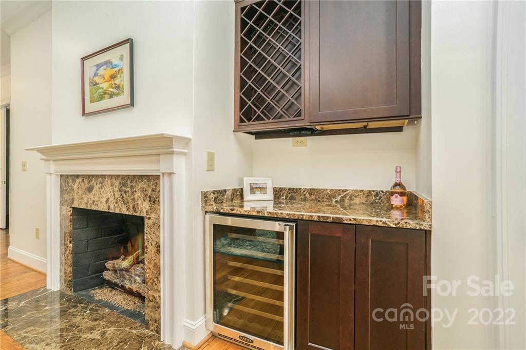237 Queens Road, Unit 237 Charlotte, NC 28204 - Photo 12 of 29 Gallery Image 12