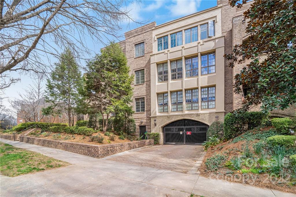 237 Queens Road, Unit 237 Charlotte, NC 28204 - Photo 4 of 29 Gallery Image 4