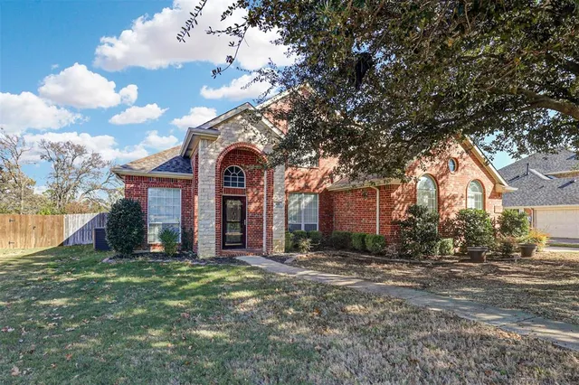 $2,700 | 820 Flagstone Drive, Burleson, TX 76028