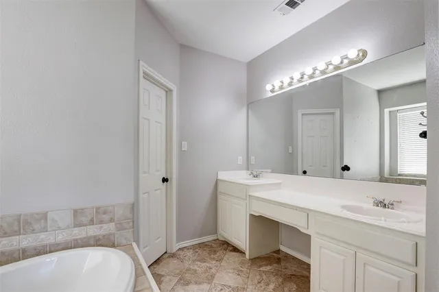 $2,700 | 820 Flagstone Drive, Burleson, TX 76028