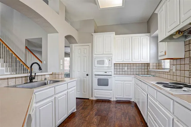 $2,700 | 820 Flagstone Drive, Burleson, TX 76028