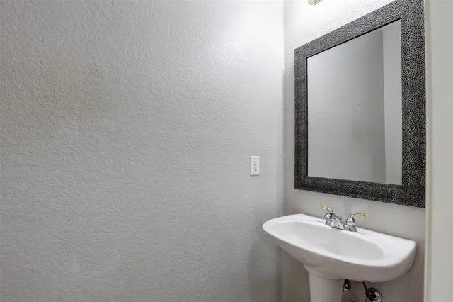 $2,700 | 820 Flagstone Drive, Burleson, TX 76028