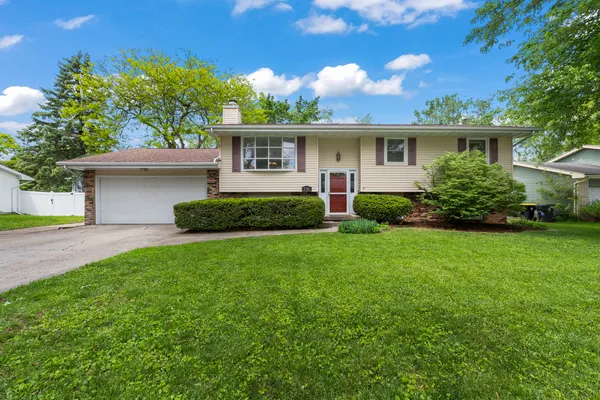 $294,000 | 1704 Dunray Lane, Normal, IL 61761