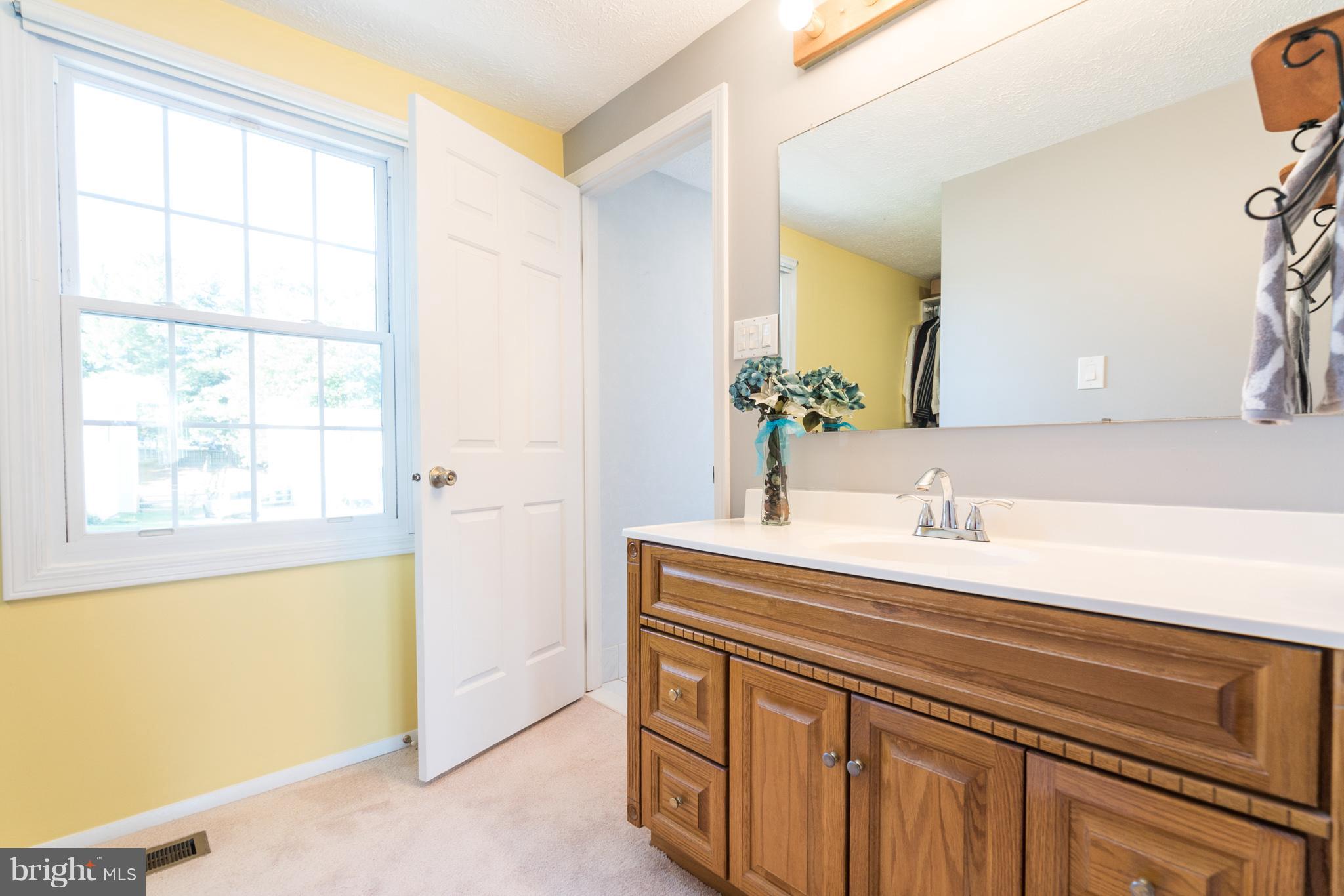 403 Rock Lodge Road Gaithersburg, MD 20877 - Photo 13 of 28 Dressing area