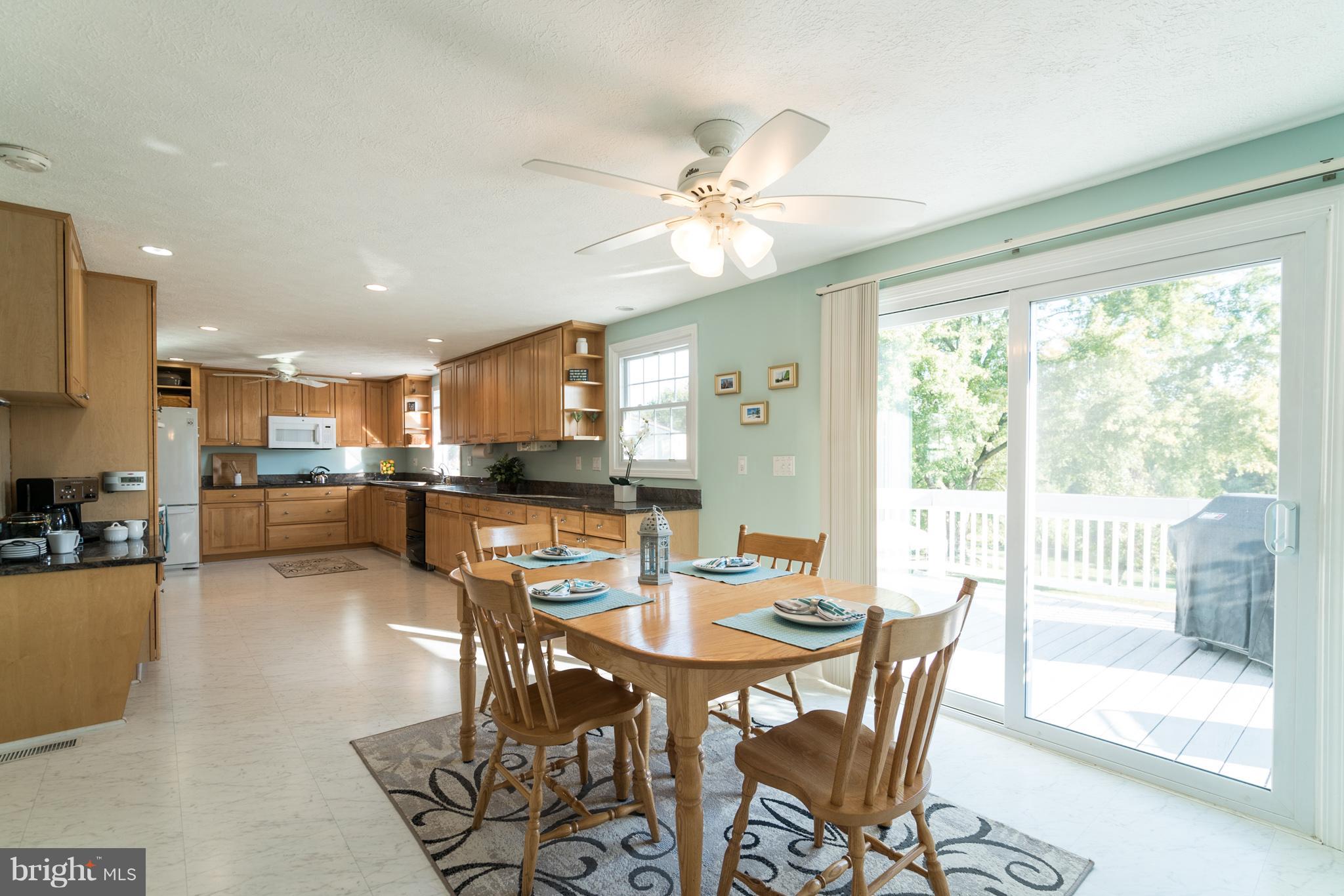 If you like to cook you will love this kitchen.