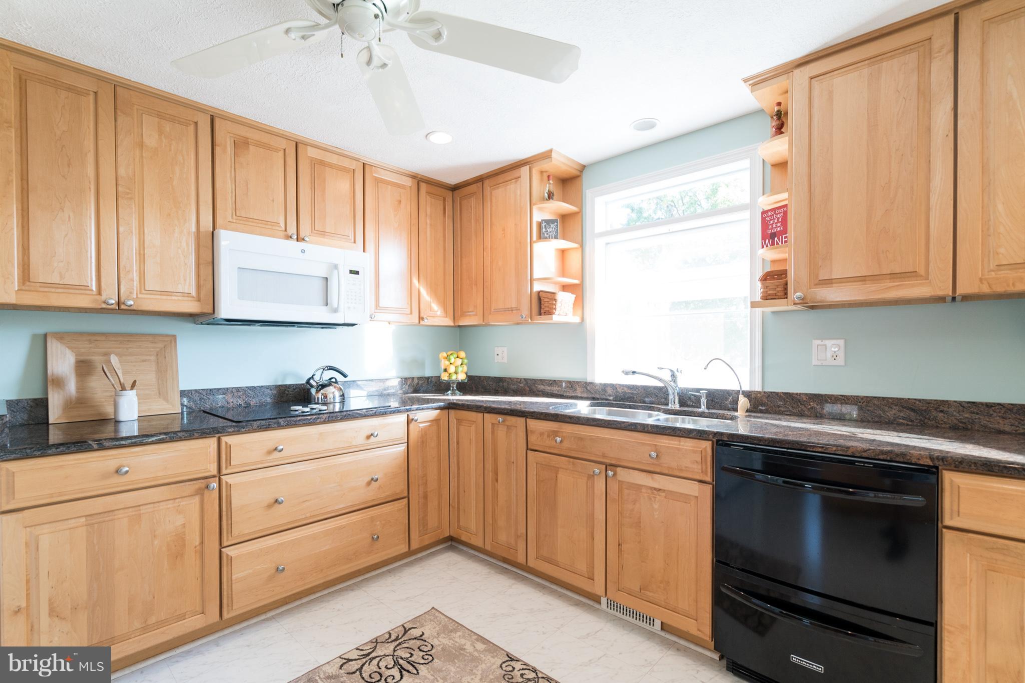 Beautiful Maple Cabinets.