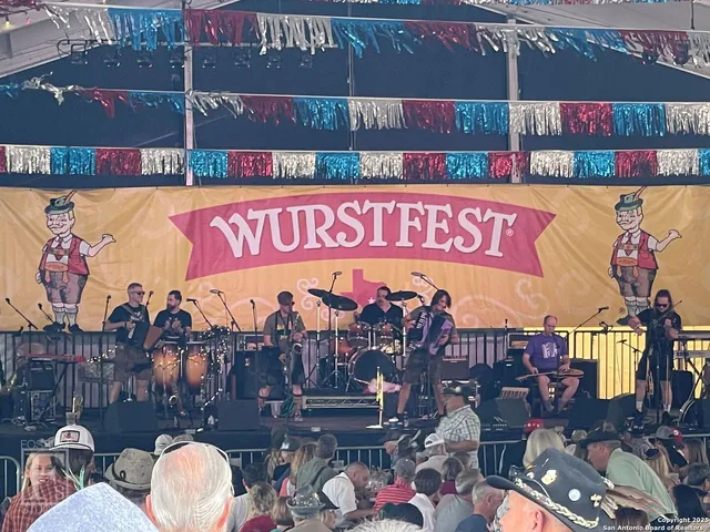 $535,000 | 371 West Lincoln Street, Unit B114, New Braunfels, TX 78130