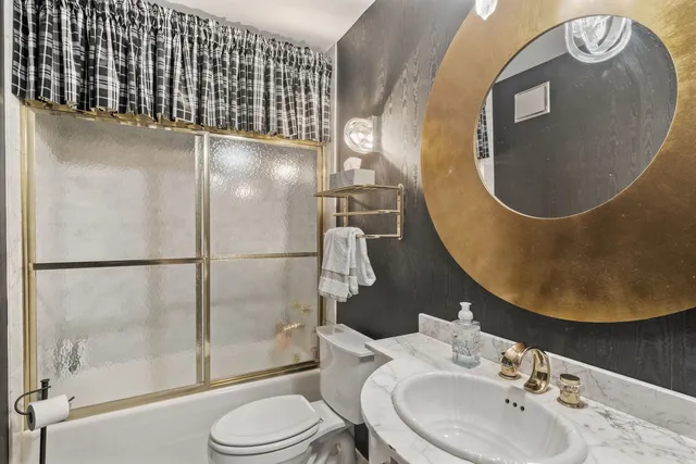 $645,000 | 3 Oak Brook Club Drive, Unit E207, Oak Brook, IL 60523