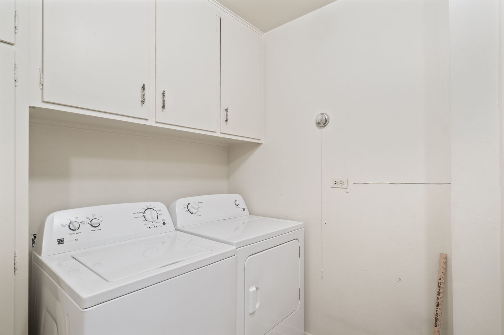 3 Oak Brook Club Drive, Unit E207 Oak Brook, IL 60523 - Photo 14 of 35 a utility room with dryer and washer