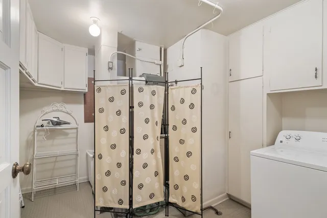 $645,000 | 3 Oak Brook Club Drive, Unit E207, Oak Brook, IL 60523