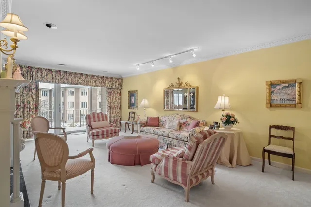 $645,000 | 3 Oak Brook Club Drive, Unit E207, Oak Brook, IL 60523