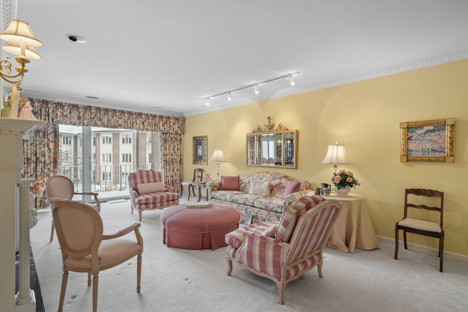 3 Oak Brook Club Drive, Unit E207 Oak Brook, IL 60523 - Photo 20 of 35 a living room with furniture and a large window
