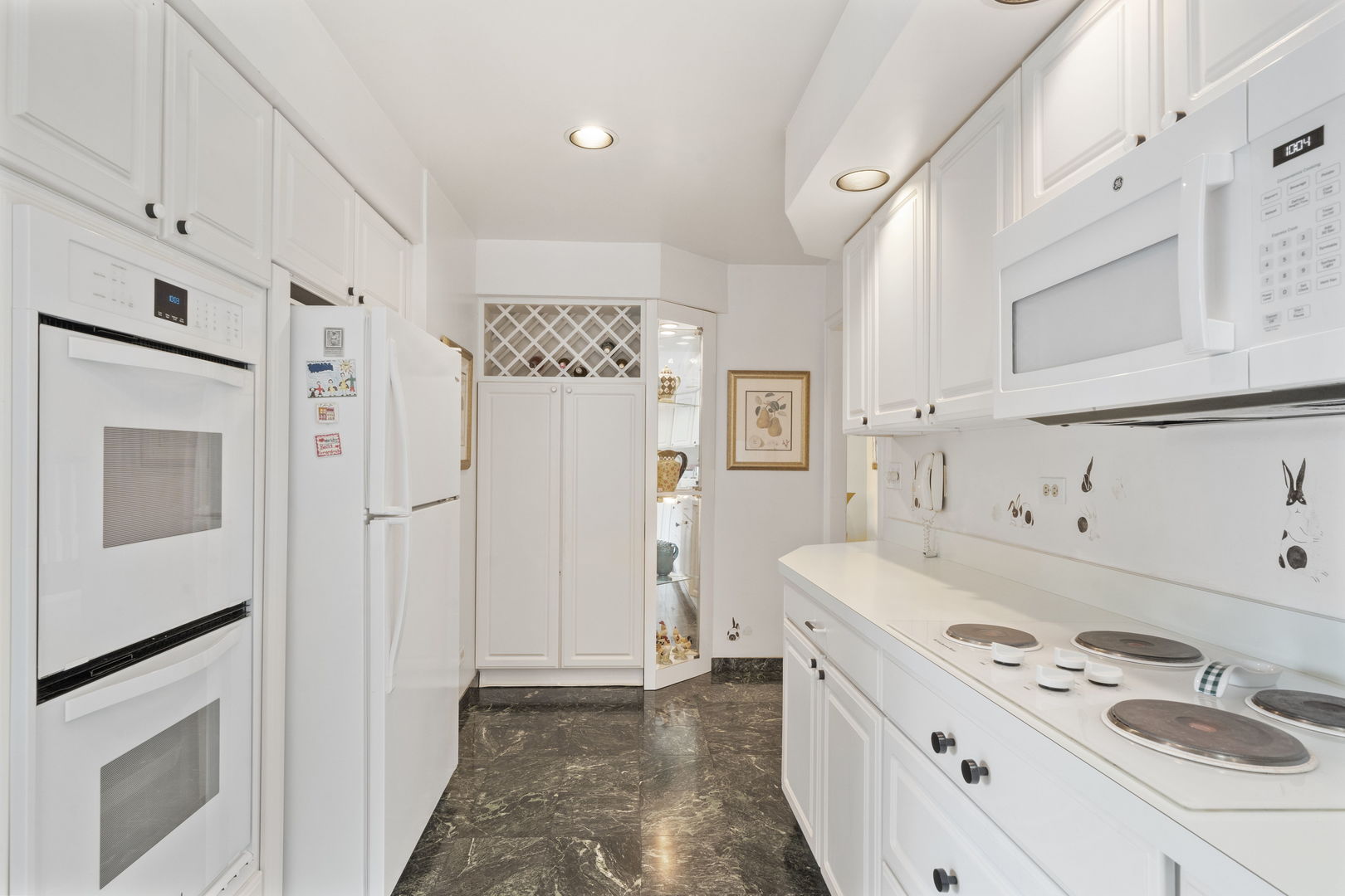 3 Oak Brook Club Drive, Unit E207 Oak Brook, IL 60523 - Photo 24 of 35 a bathroom with a sink a vanity and a mirror