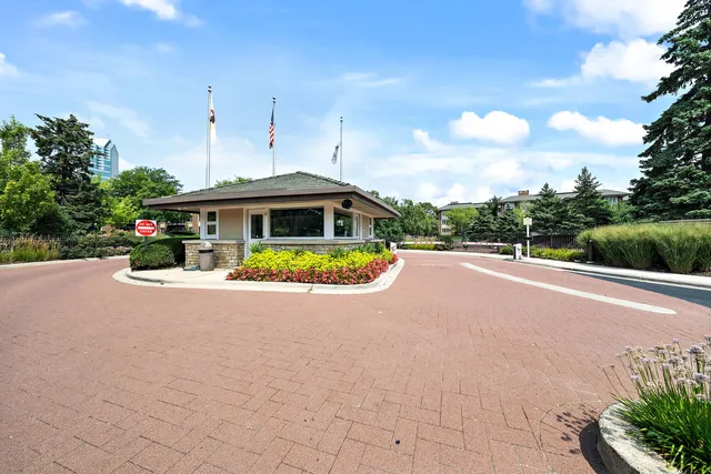 $645,000 | 3 Oak Brook Club Drive, Unit E207, Oak Brook, IL 60523