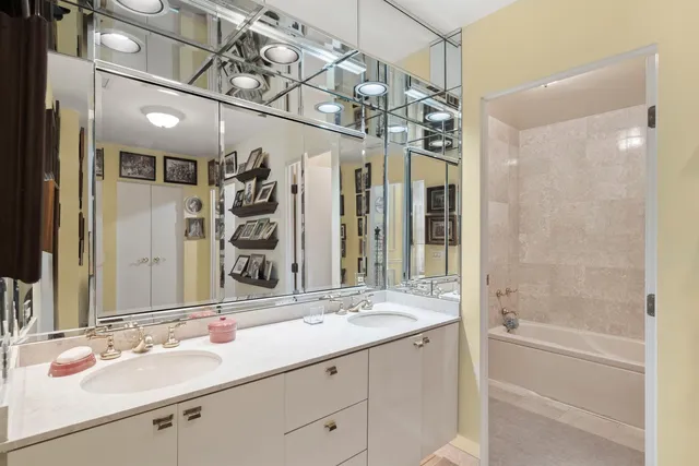 $645,000 | 3 Oak Brook Club Drive, Unit E207, Oak Brook, IL 60523