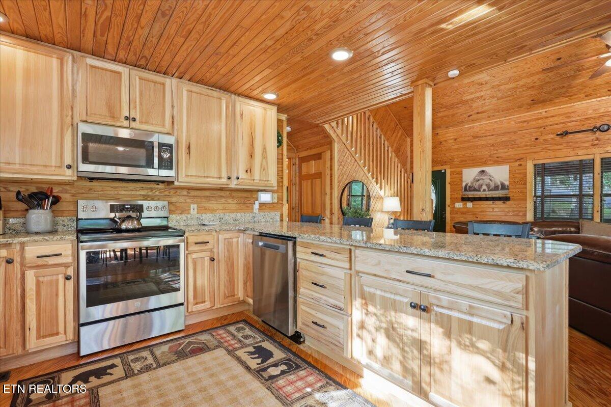 739 Stonegate Way Townsend, TN 37882 - Photo 12 of 49 12-011_1I2A2535