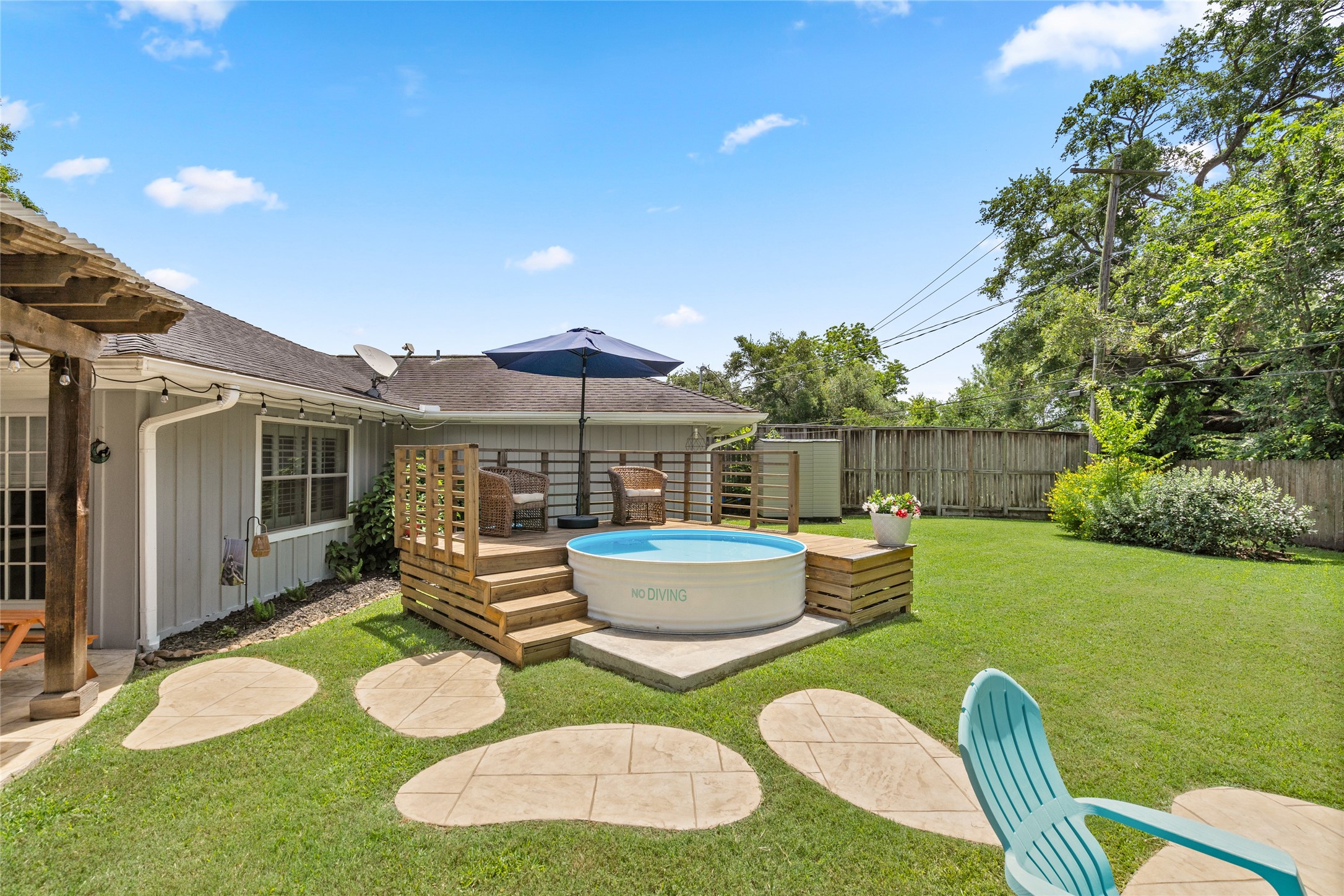 4845 Briarbend Drive Houston, TX 77035 - Photo 32 of 38 a patio with table and chairs and potted plants