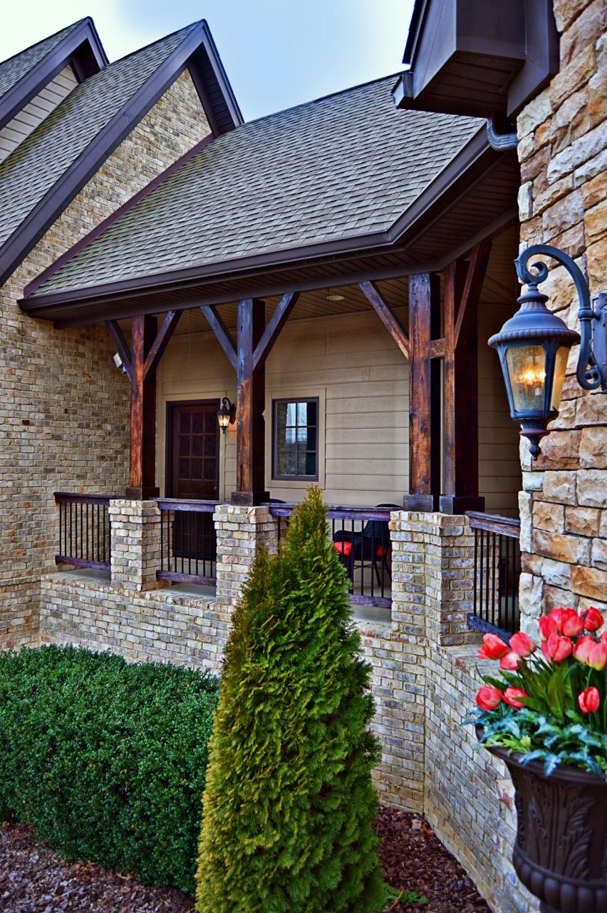 5972 Bethlehem Road Springfield, TN 37172 - Photo 3 of 29 a front view of a house with garden