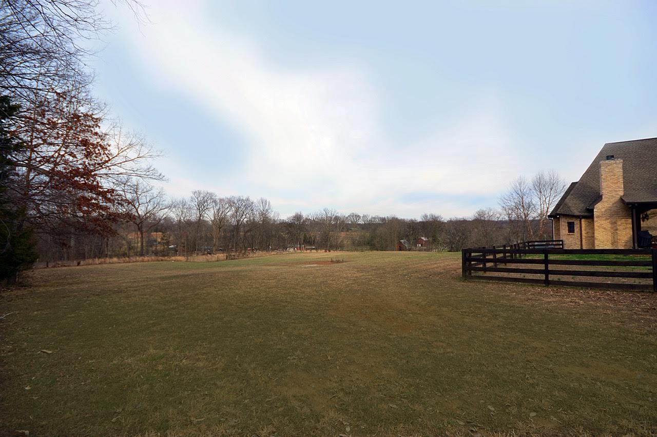 5972 Bethlehem Road Springfield, TN 37172 - Photo 4 of 29 a view of an ocean with a mountain