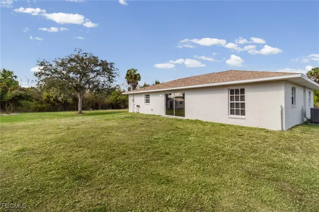 a view of a house with a backyard