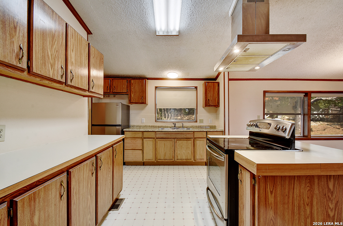 181 Quercus Lane Spring Branch, TX 78070 - Photo 10 of 31 Gallery Image 10