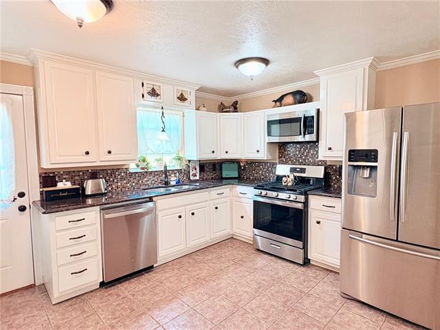 211 Big Island Loop Deville, LA 71328 - Photo 4 of 58