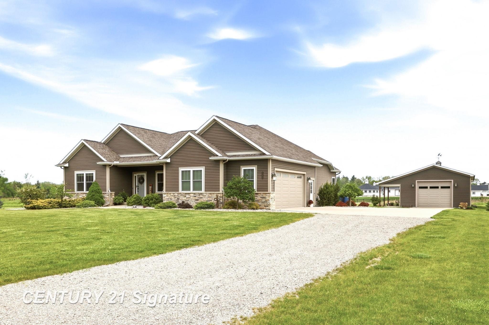 11056 Sarle Road Freeland, MI 48623 - Photo 2 of 80 50208910-bbe32bd1-b003-41f6-83aa-2eda722dff3b.JPG