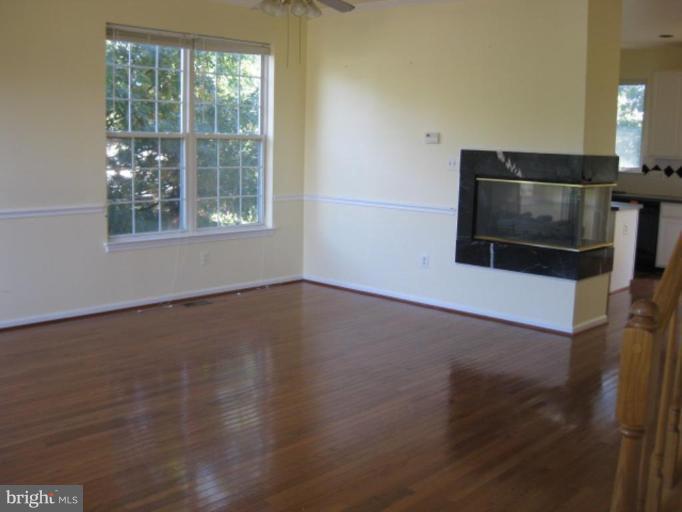 6401 McCoy Road Centreville, VA 20121 - Photo 2 of 11 Living Room