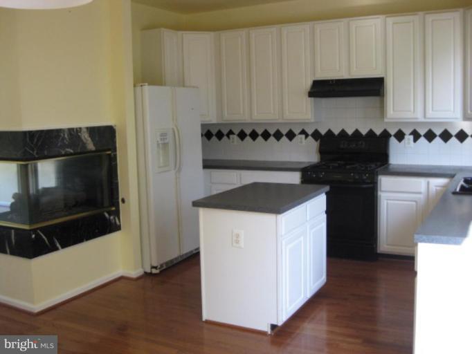6401 McCoy Road Centreville, VA 20121 - Photo 4 of 11 Kitchen