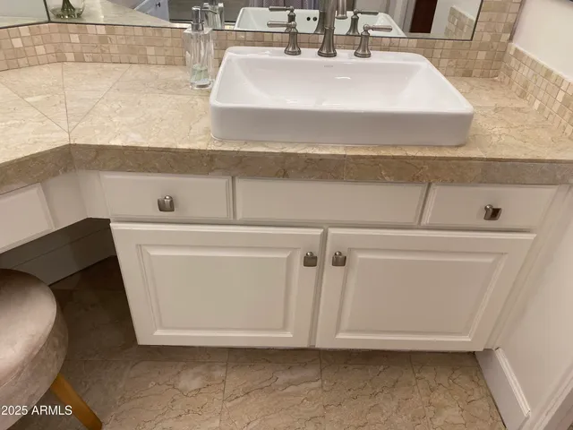 a close view of sink